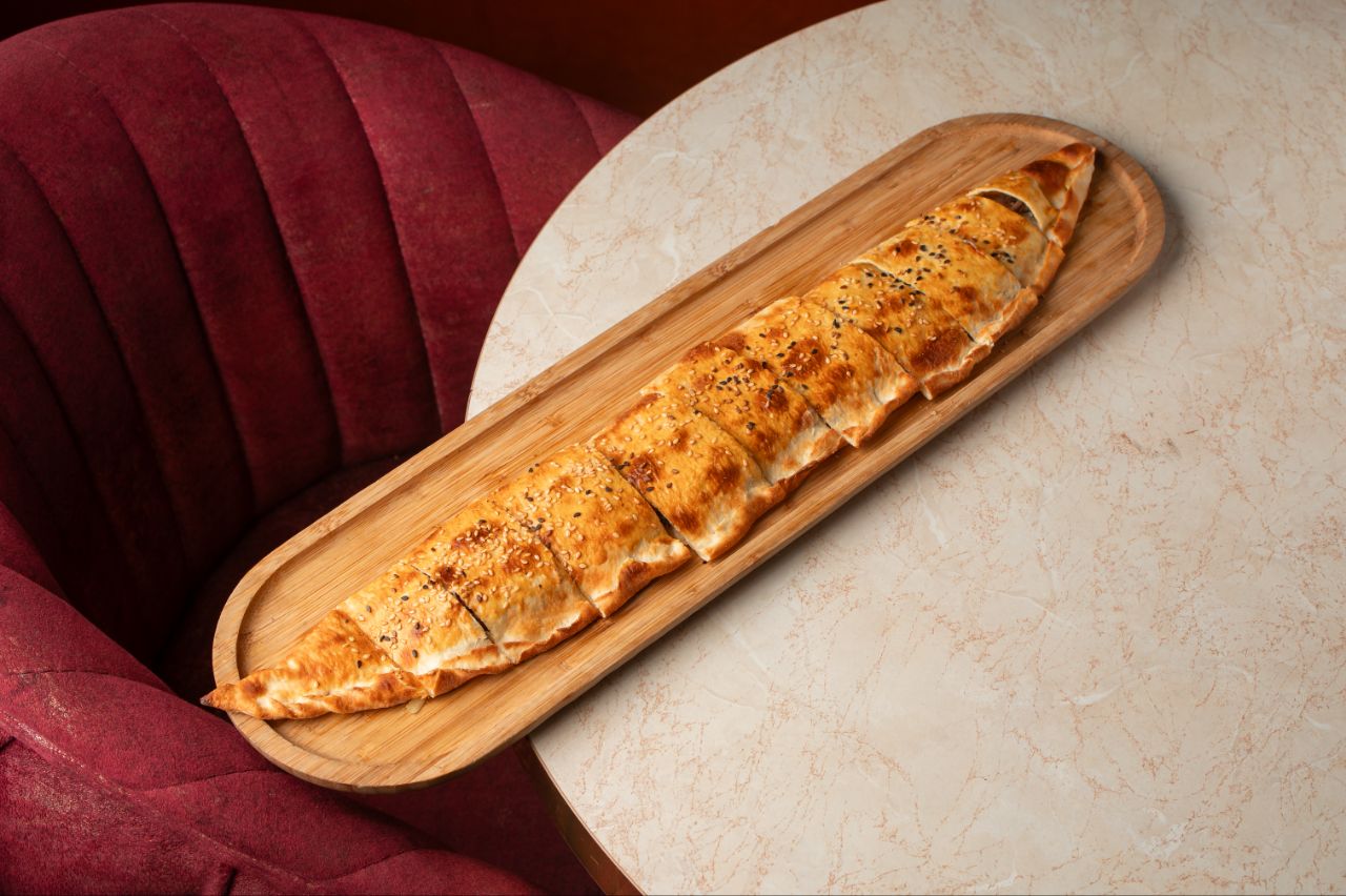 Dönerli kaşarlı pide